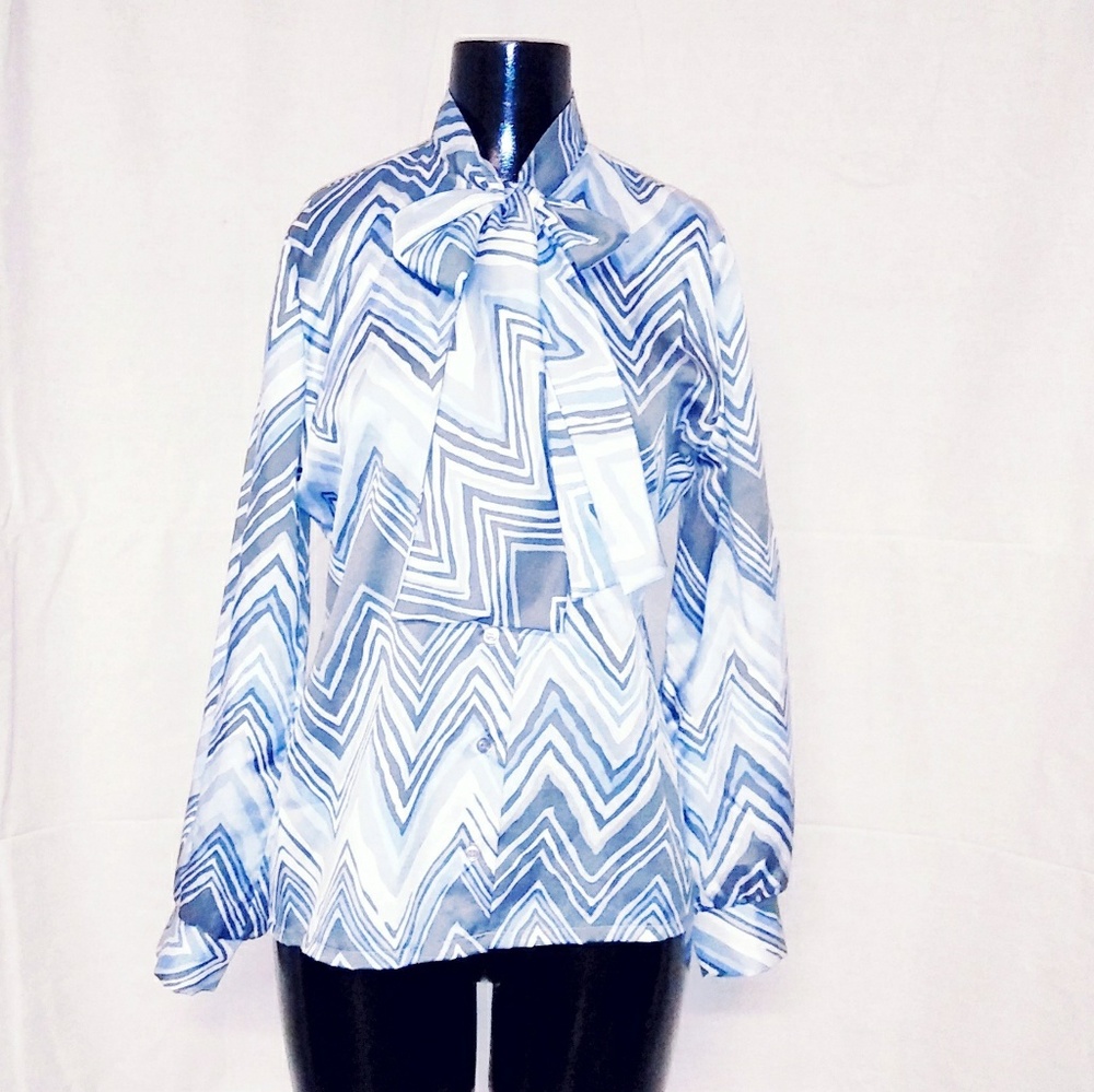 Judy Bond Blue & White Chevron Pattern Top